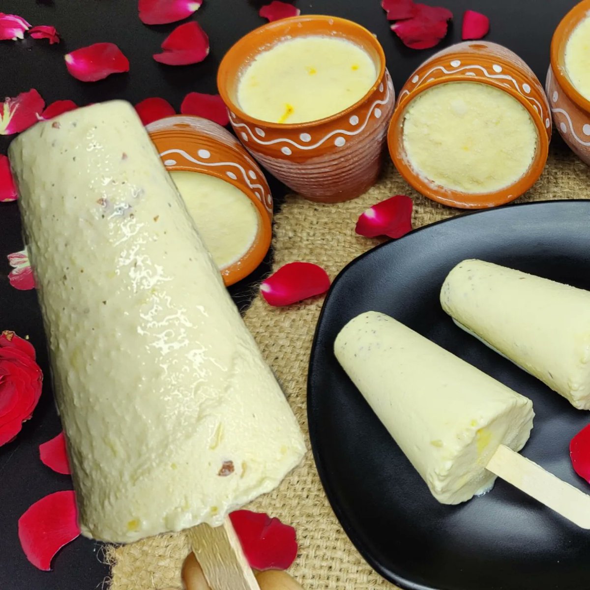sonyskitchen100's tweet photo. Dudh or chini se bani iss kulfi ki recipe ko dekhne ke liye bio pe link he click karke channel ko visit kare.
@youtubeindia
#sonyskitchen #kulfi #summer #special #Recipe #Holi #icecream #foodies #FoodieBeauty #foodblogger #HappyHoli #matkakulfi https://t.co/a0pYpUCK8F