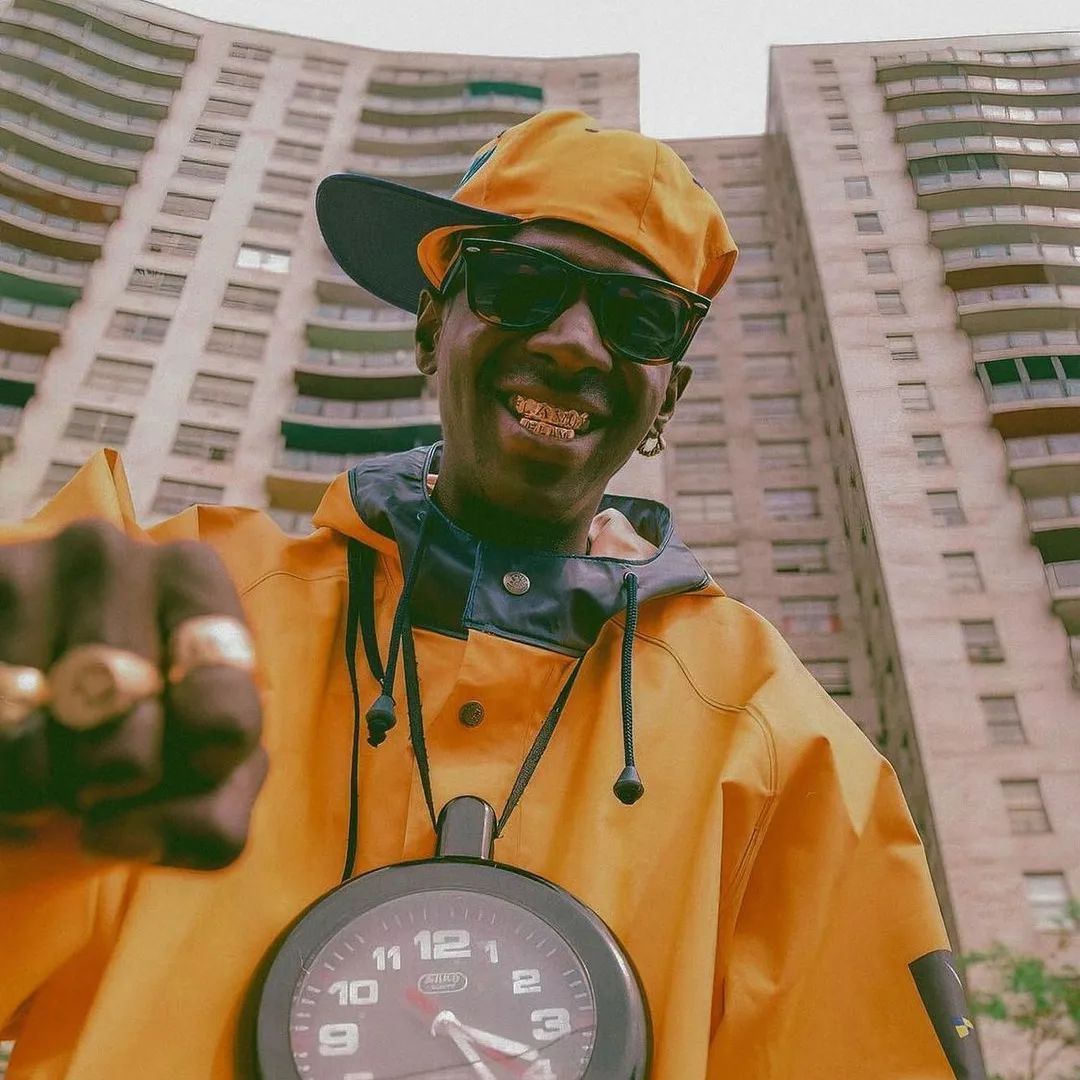 Happy Birthday to Flavor Flav of  Public Enemy .
(March 16, 1959) 