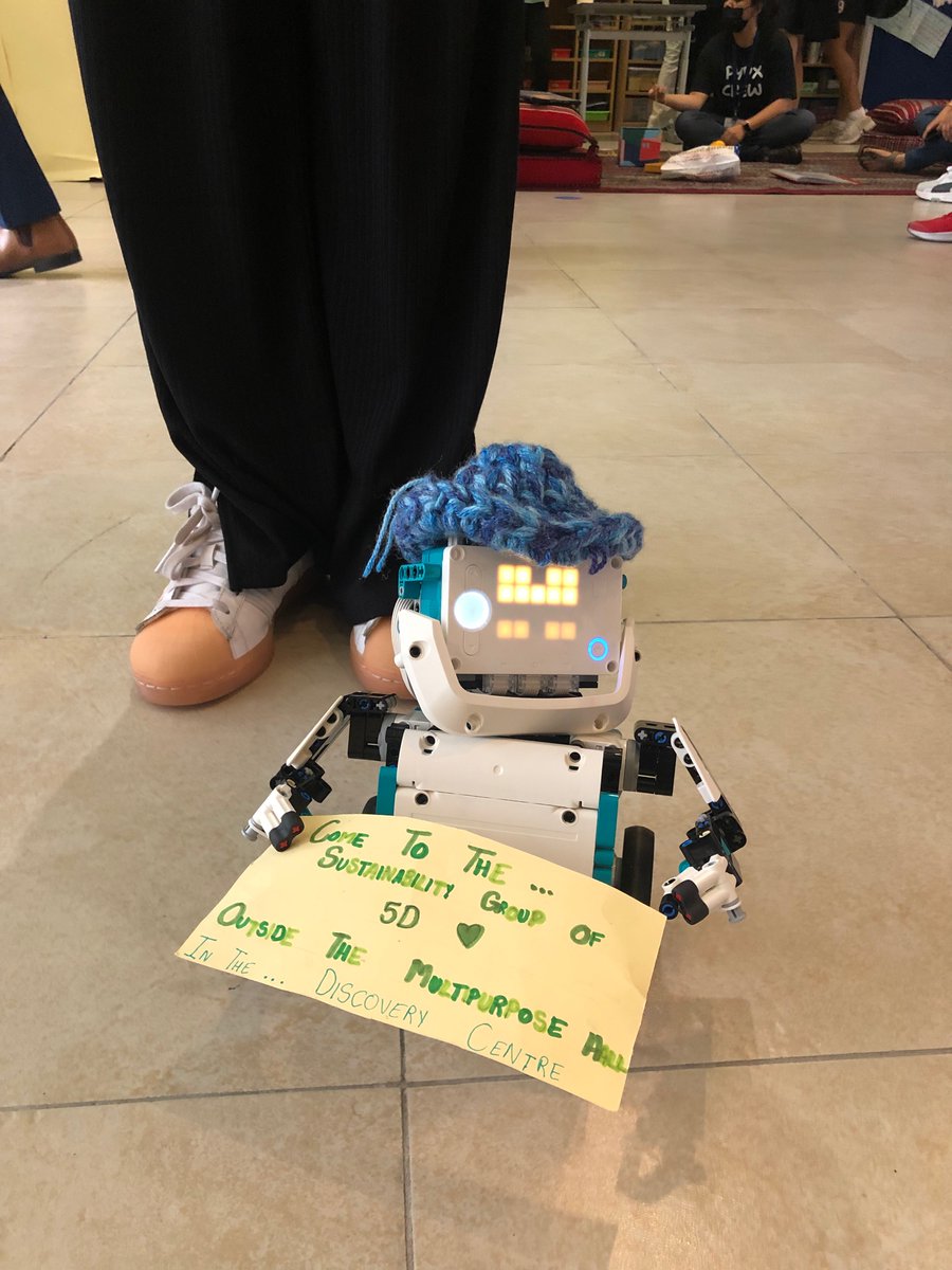 NoellaAlexis's tweet photo. Look how innovative our inquirers  are!  How do we get more people to visit our exhibition? Answer- get a robot to spread the word! @GMA_Primary @KNargish @priyap70 @Shauna1402 #PYPX5 https://t.co/BQTkJh4ozn