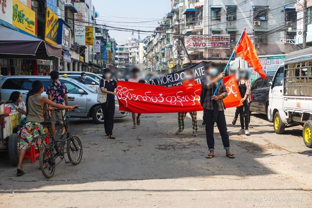 maylay331510's tweet photo. Anti-coup revolutionary guerrilla strike in Yangon this morning despite tight security by #MyanmarMilitaryTerrorists. 🪧

#2022Mar16Coup #US_SanctionMOGE #WhatsHappeningInMyanmar https://t.co/agCPhZYryP