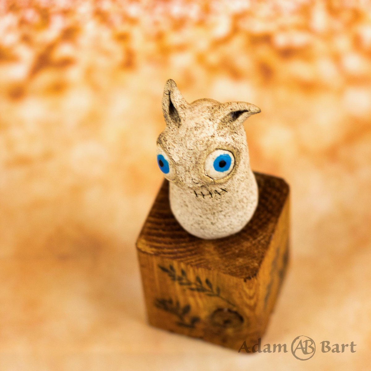 AdamBart7's tweet image. Funny Guy on the wooden Pedestal / Fantasy Character / Monster / Hand Made / Figurine / Decor / Pottery / Statuette / (581) #CeramicMonster #HomeDecor 
Available here etsy.com/listing/693855…
For just €35.0 including shipping costs.