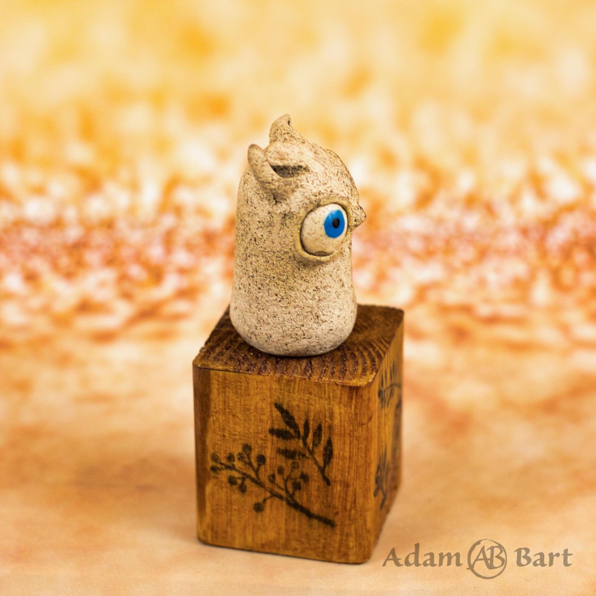AdamBart7's tweet image. Funny Guy on the wooden Pedestal / Fantasy Character / Monster / Hand Made / Figurine / Decor / Pottery / Statuette / (581) #CeramicMonster #HomeDecor 
Available here etsy.com/listing/693855…
For just €35.0 including shipping costs.