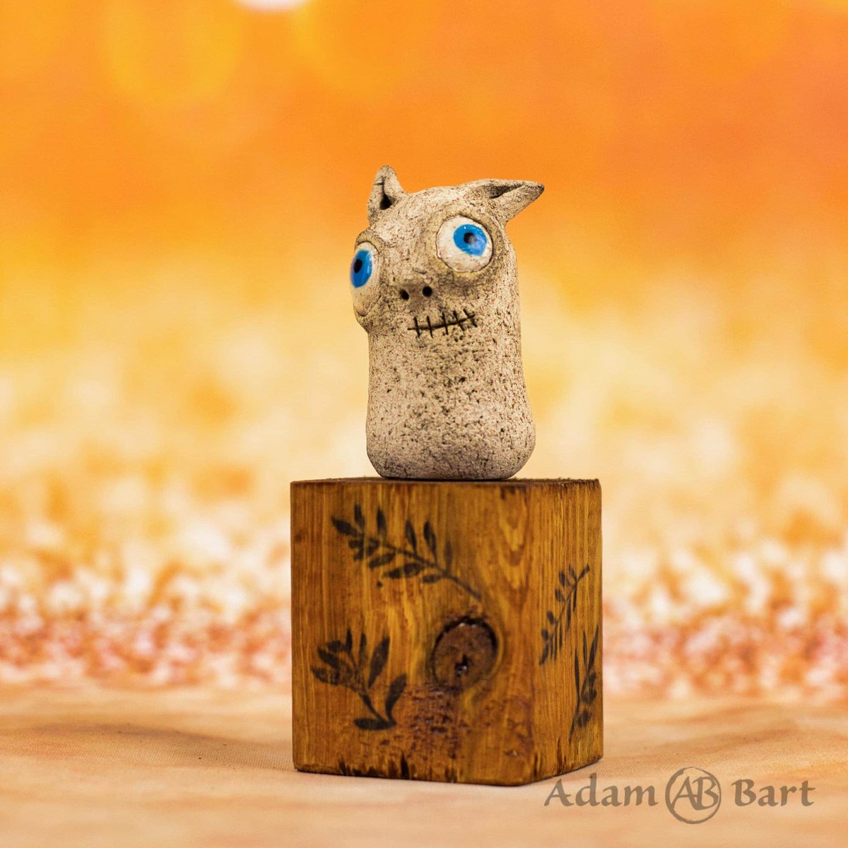 AdamBart7's tweet image. Funny Guy on the wooden Pedestal / Fantasy Character / Monster / Hand Made / Figurine / Decor / Pottery / Statuette / (581) #CeramicMonster #HomeDecor 
Available here etsy.com/listing/693855…
For just €35.0 including shipping costs.