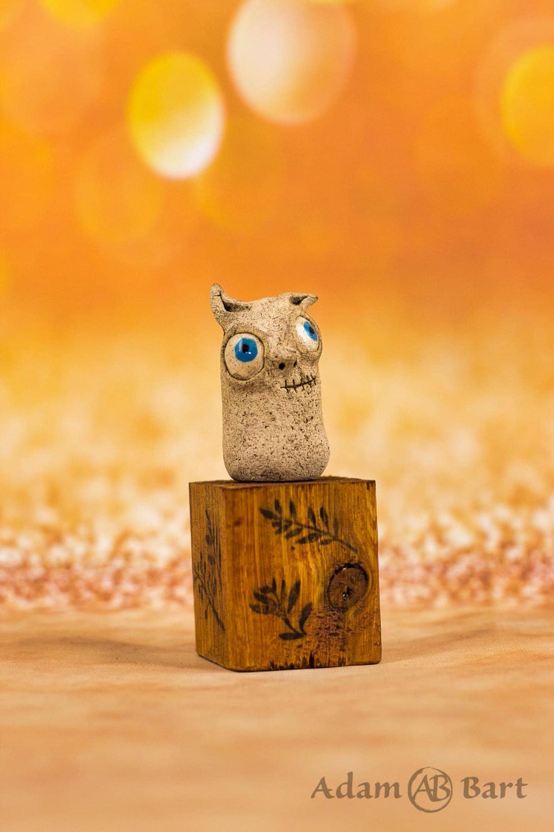 AdamBart7's tweet image. Funny Guy on the wooden Pedestal / Fantasy Character / Monster / Hand Made / Figurine / Decor / Pottery / Statuette / (581) #CeramicMonster #HomeDecor 
Available here etsy.com/listing/693855…
For just €35.0 including shipping costs.