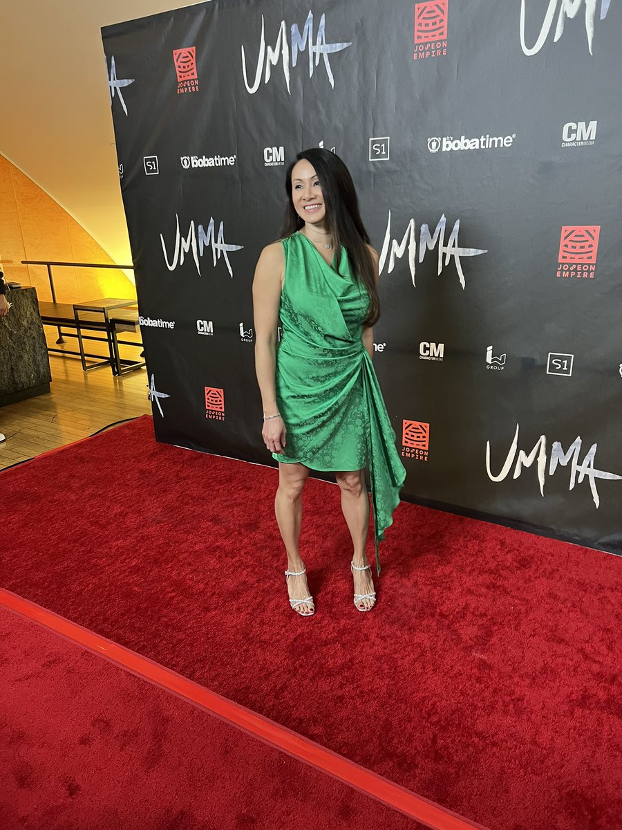 rickhong's tweet photo. The amazing @MirandaKwok88 looking great on the red carpet AND being nice enough to send me a pie go watch that @CleaningLadyFOX finale on Hulu and Fox Now all episodes are UP! Thank you @IWGroup #thecleaninglady #hulu #foxnow #mirandakwok #UmmaMovie https://t.co/ccYFjAftkJ