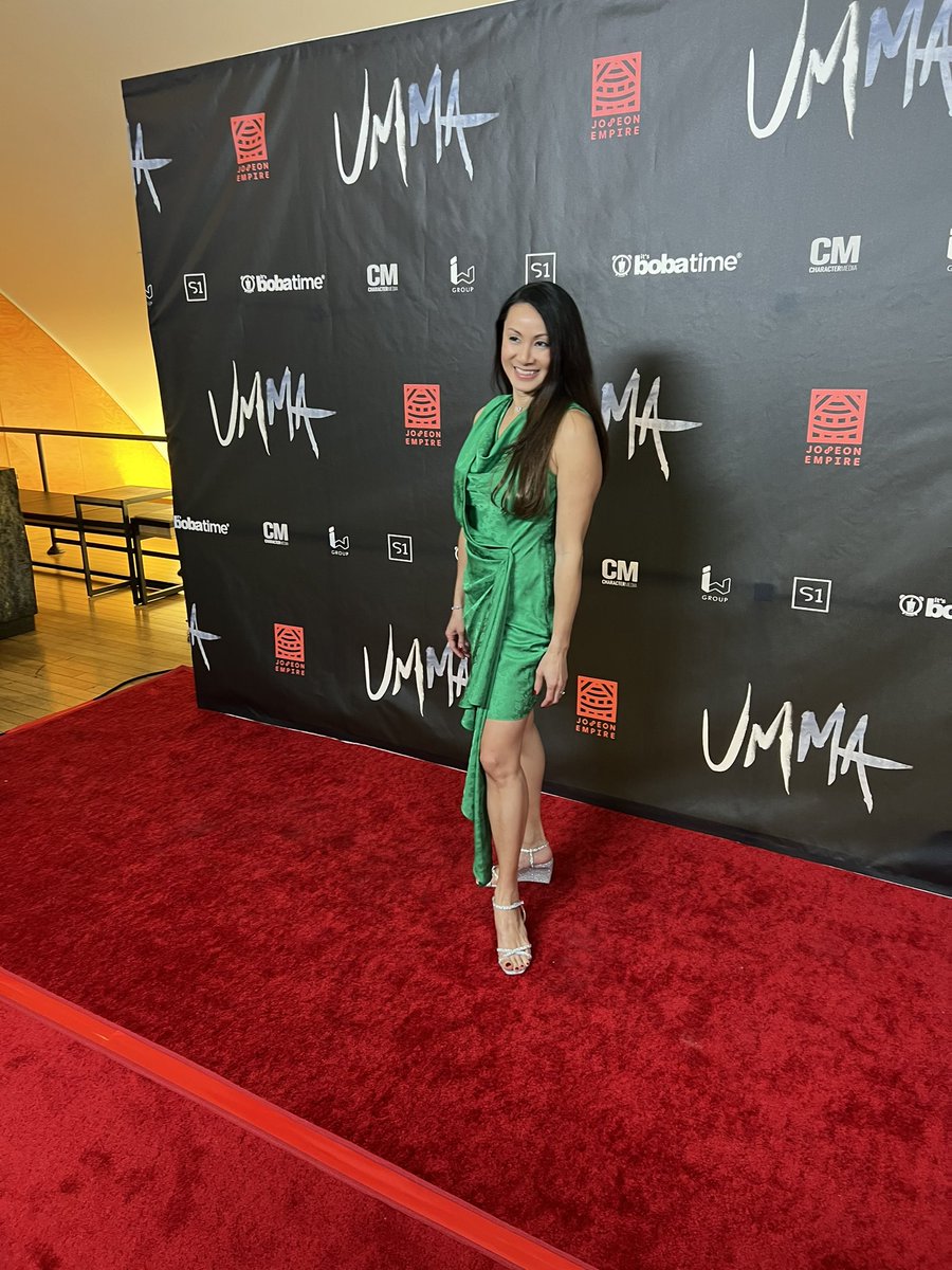 rickhong's tweet photo. The amazing @MirandaKwok88 looking great on the red carpet AND being nice enough to send me a pie go watch that @CleaningLadyFOX finale on Hulu and Fox Now all episodes are UP! Thank you @IWGroup #thecleaninglady #hulu #foxnow #mirandakwok #UmmaMovie https://t.co/ccYFjAftkJ