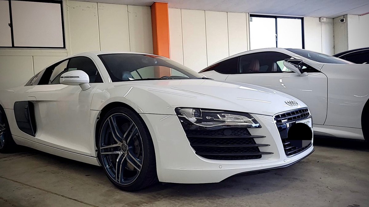 mgjpbm's tweet photo. 改めまして､､､
この度、BMW M4からAUDI R8に乗り換えとなりました🙇‍♂️
シートやステアリングの擦れ等を全てリペアと各パーツの塗装をお願いしたので納車はもう少し先になります🥺

趣味に全振りな24歳ですがこれからも宜しくお願いします🙇‍♂️ https://t.co/JKIciJdYV0