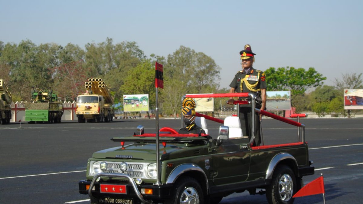 IaSouthern's tweet photo. #SouthernCommandInvestiture Ceremony 2022
Lt Gen JS Nain GOC-IN-C #SouthernCommand  reviewed an impressive march past by columns of 3 EME Centre, Mahar Regimental Centre, #NCC cadets &amp; Mechanised columns consisting of Tanks and wide array of new generation #combat equipment. https://t.co/cGdYfkrcxB