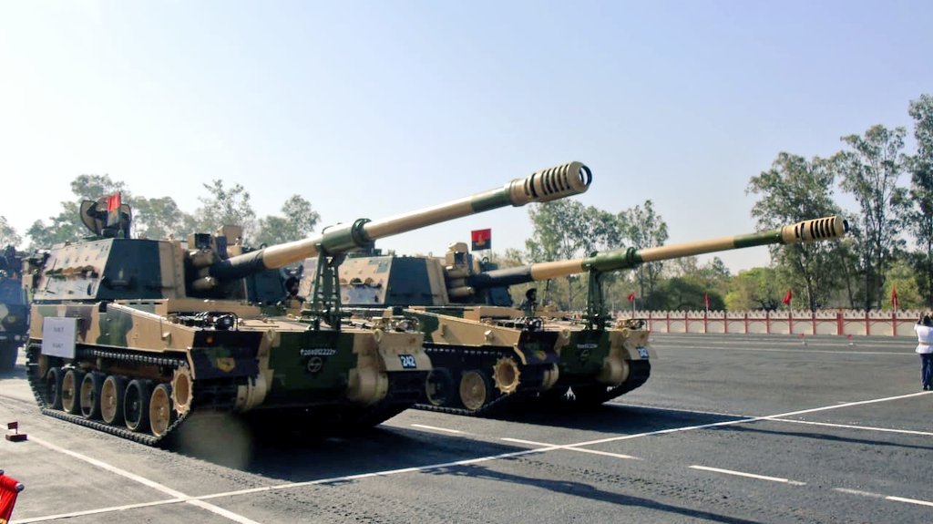 IaSouthern's tweet photo. #SouthernCommandInvestiture Ceremony 2022
Lt Gen JS Nain GOC-IN-C #SouthernCommand  reviewed an impressive march past by columns of 3 EME Centre, Mahar Regimental Centre, #NCC cadets &amp; Mechanised columns consisting of Tanks and wide array of new generation #combat equipment. https://t.co/cGdYfkrcxB