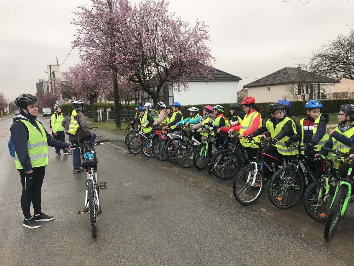 PignyE's tweet photo. Usep As école Aubert Senart Suippes (51). Préparation sortie cyclo https://t.co/oV8eFUGQBm