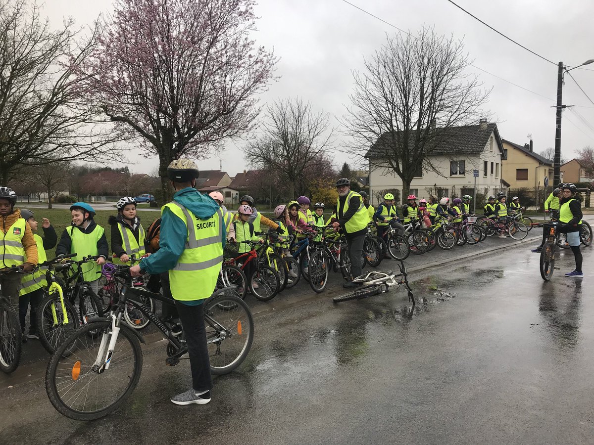 PignyE's tweet photo. Usep As école Aubert Senart Suippes (51). Préparation sortie cyclo https://t.co/oV8eFUGQBm