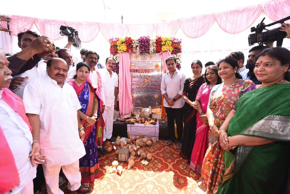 BRSparty's tweet image. హైద‌రాబాద్ న‌గ‌రంలో స్ట్రాటజిక్‌ రోడ్‌ డెవలప్‌మెంట్‌ ప్రొగ్రాం (ఎస్‌ఆర్‌డీపీ)లో అందుబాటులోకి వచ్చిన మరో రెండు కీలక ప్రాజెక్టులు.

#SRDP

1/3