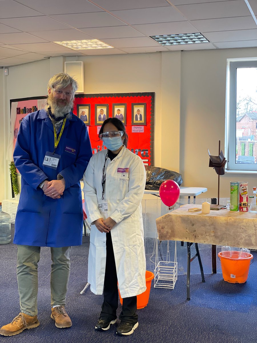 olive_bolton's tweet photo. Thank you to our visiting #scientists from @OfficialUoM for an exciting #SolidsLiquidsGases workshop #Year5 #Year6 #WeAreStar #Ambition #BritishScienceWeek2022 #Awe #Wonder #Science #Knowledge #Explorations #LearningHooks https://t.co/8zpwlEzVk2