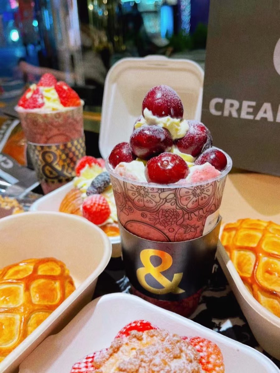InaHaggai's tweet photo. Always have a sweet tooth! 🍹 https://t.co/Dr6QXJbVgU
