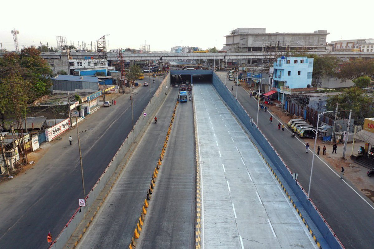 BRSparty's tweet image. హైద‌రాబాద్ న‌గ‌రంలో స్ట్రాటజిక్‌ రోడ్‌ డెవలప్‌మెంట్‌ ప్రొగ్రాం (ఎస్‌ఆర్‌డీపీ)లో అందుబాటులోకి వచ్చిన మరో రెండు కీలక ప్రాజెక్టులు.

#SRDP

1/3