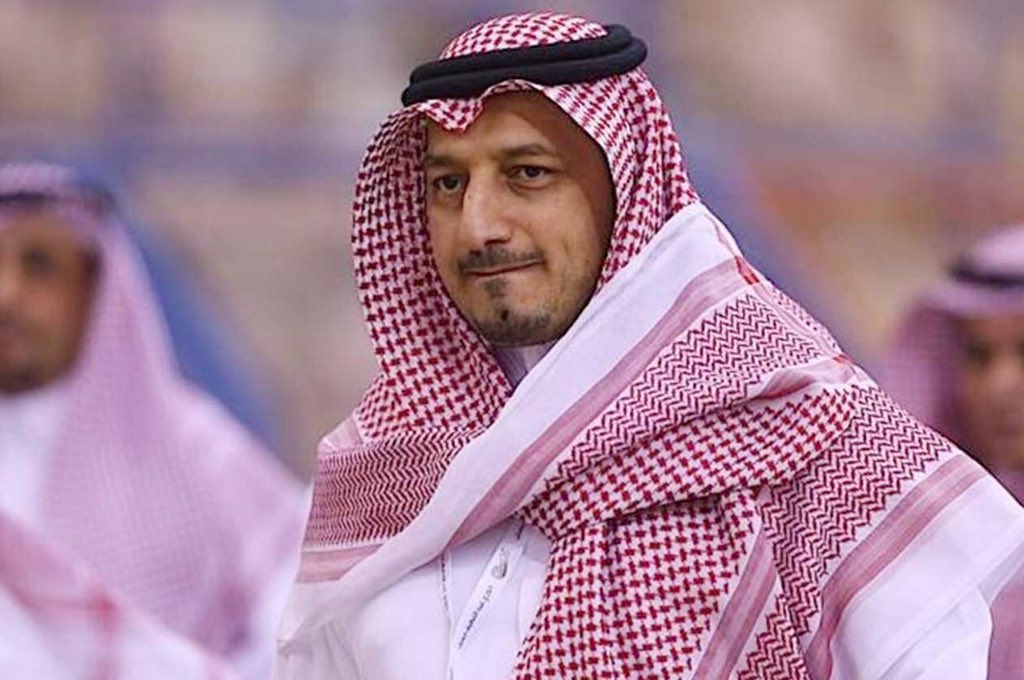 ashraf_itti's tweet photo. أيهما أنسب  له ؟ أن يكون : 
رئيس الاتحاد السعودي لكرة القدم ❤️
رئيس رابطة الأحياء لكرة القدم 🔁
@Yalmisehal https://t.co/yrxFUrtX6L