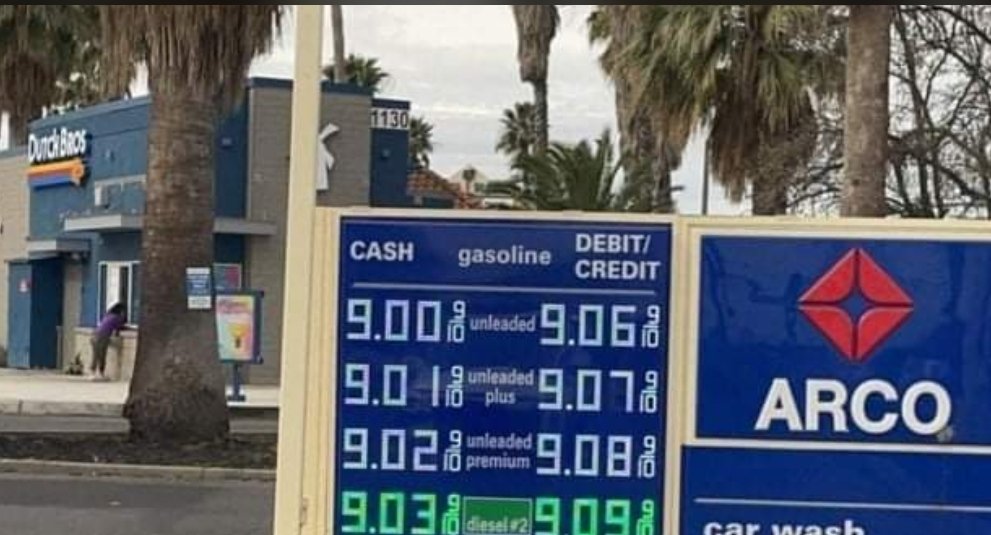 JosephL4444's tweet photo. @GigiGraciette @FOXLA No Wait.. said to be between L.A. &amp; Reno..
"fact checker", anyone'? https://t.co/g89F9oXzhZ