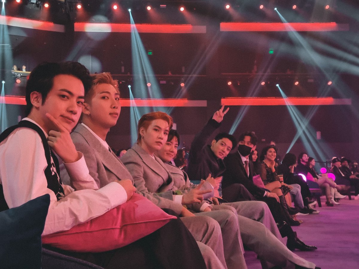 MADEMYDAY_BTS's tweet photo. ใกล้จะปิดโหวตแล้ว  โหวตให้วงเบอร์1จ้า

I vote #BUTTER for #BestMusicVideo at the #iHeartAwards @BTS_twt https://t.co/LHItsDQahu