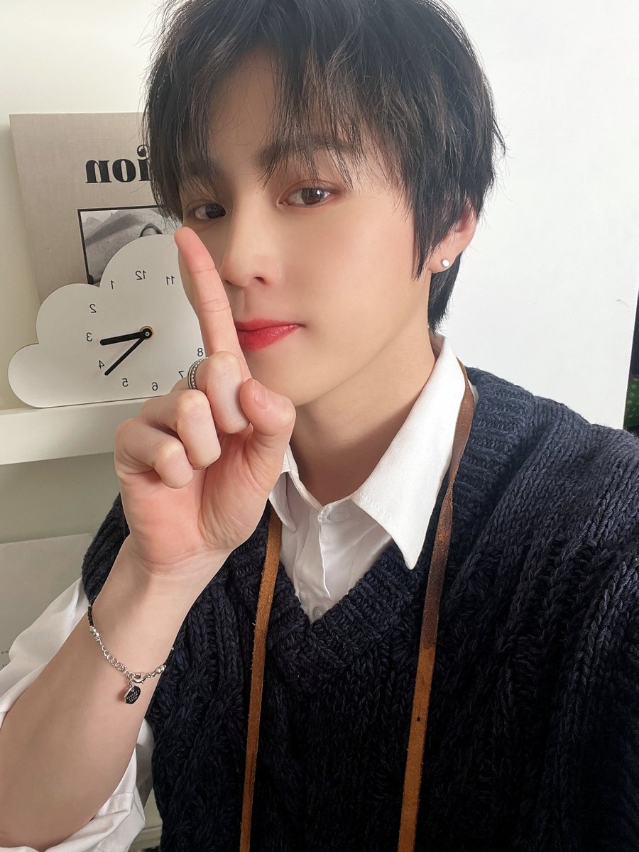 BPM_HSW's tweet photo. 📢
하성운 공식 팬클럽 HA:NEUL 3기 모집 마감 D-1☁

🎫 모집 기간
2022년 3월 7일 12:00PM ~ 2022년 3월 20일 11:59PM

🇰🇷 : https://t.co/HBdt9URbiE
🌐 : https://t.co/bZ197XouT5

#하성운 #HASUNGWOON
#하늘 #HANEUL https://t.co/RjRDY5P9kE