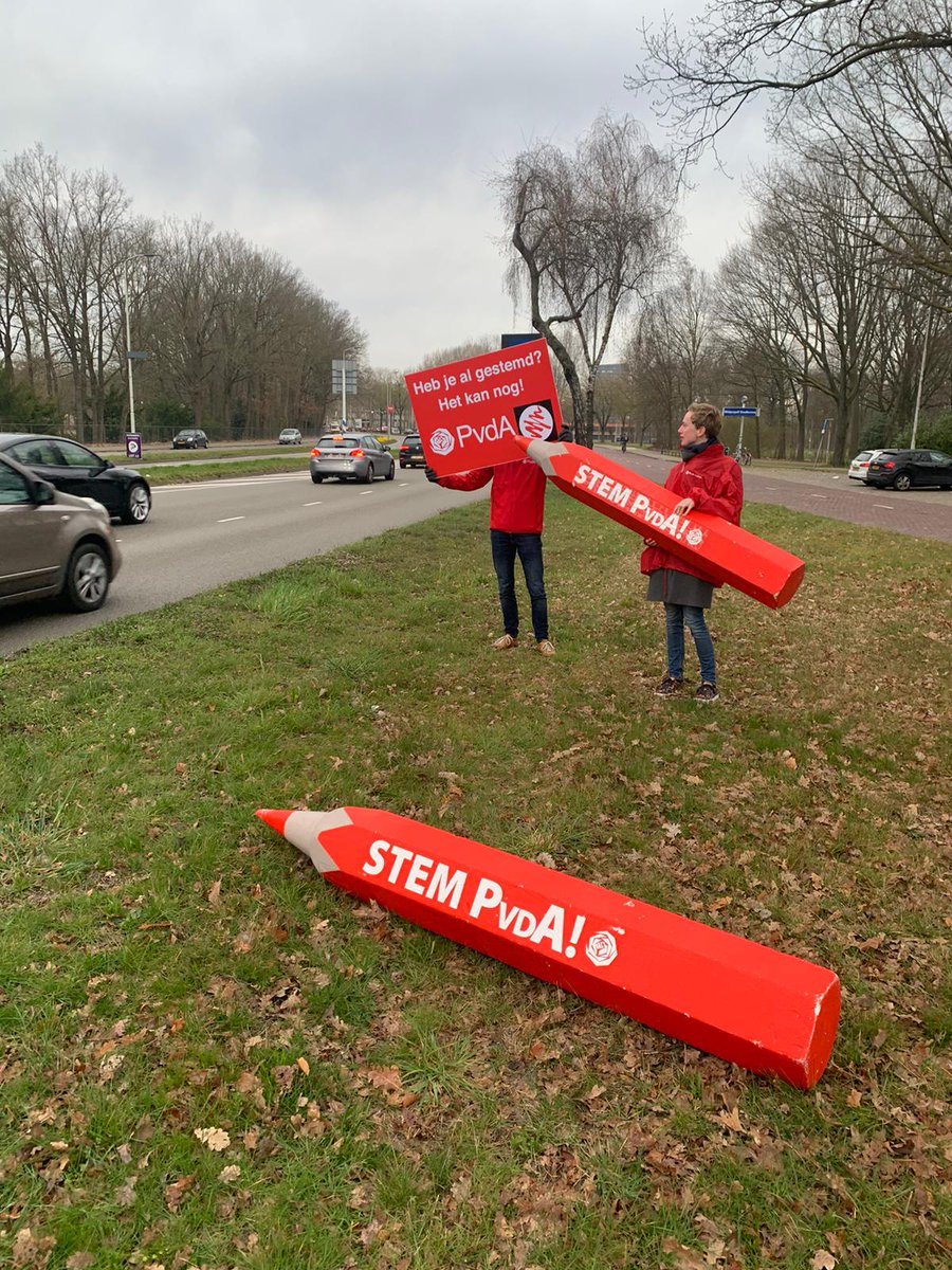 PVDAEindhoven's tweet photo. Vandaag kunt u stemmen voor de #gemeenteraadsverkiezingen! In de peiling scheelt het maar een paar procent tussen de PvdA en de VVD. De PvdA kan de grootste in #Eindhoven worden zodat iedereen kan meegroeien. #GroeiMee https://t.co/67PRtpGCSI