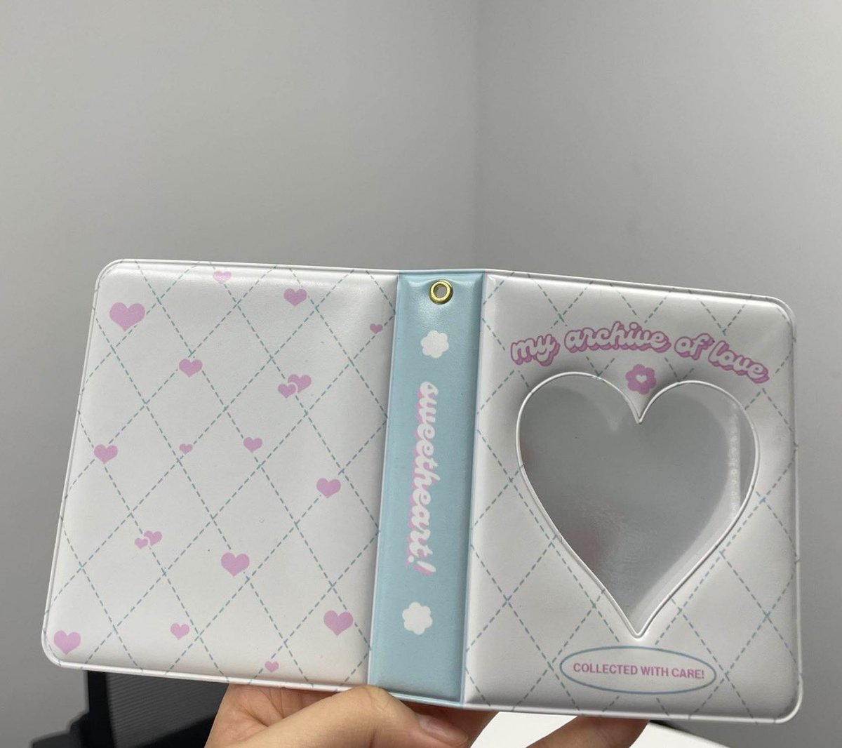 thelovearchive's tweet photo. #ARCHIVEupdates β‘
π― sneak peak...!
my manu finally sent these sample photos! this is how the collectbooks look like!
stay tuned <3 https://t.co/ZHl8AGb3YJ