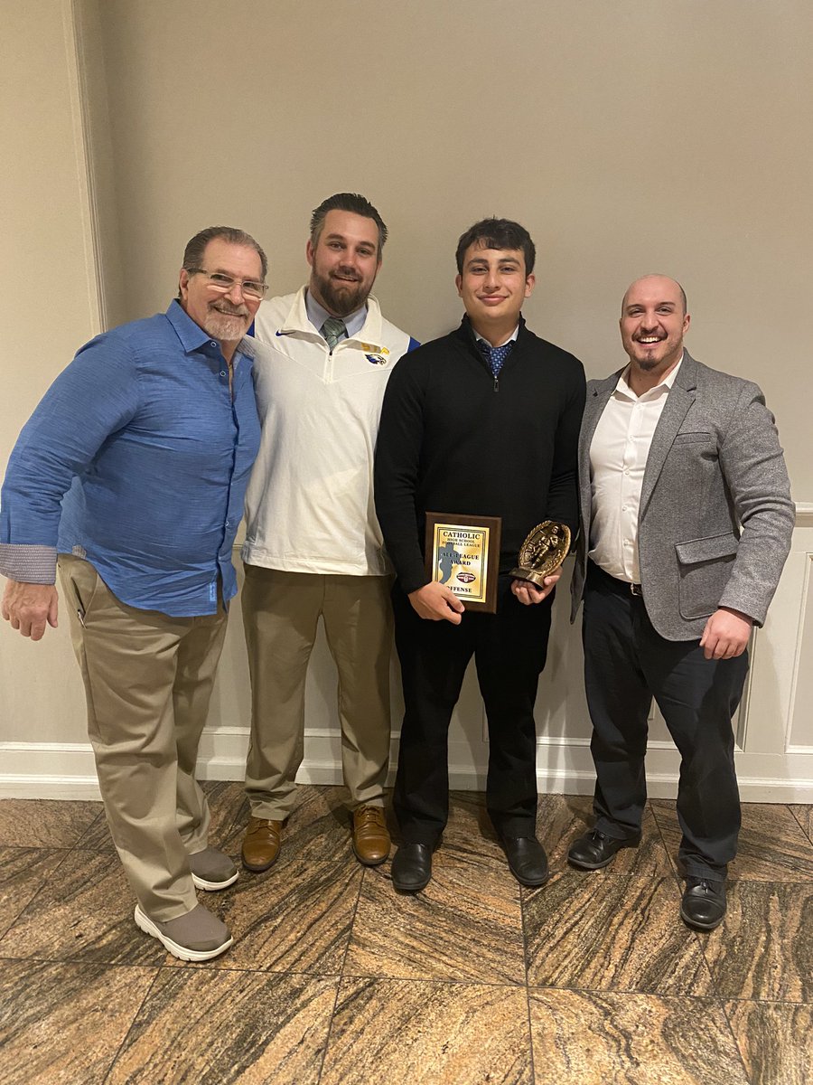 giovann44404056's tweet photo. Great night tonight!!!!Thankful to receive these awards and spend time with my 2nd family๐๐๐ฆ
๐ฆ
#STPFOREVER @STP_Eagles @Principal_Cos https://t.co/EBSYVrjVrw