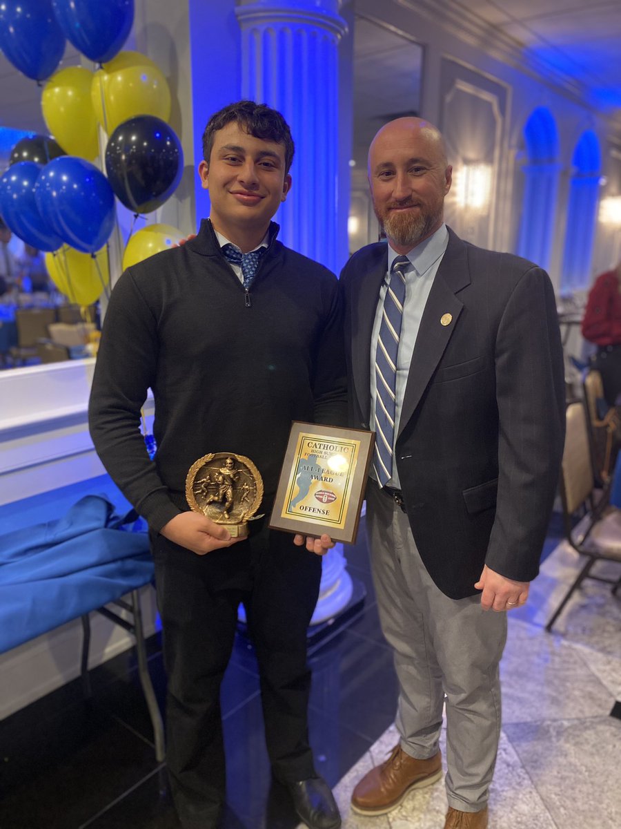 giovann44404056's tweet photo. Great night tonight!!!!Thankful to receive these awards and spend time with my 2nd family๐๐๐ฆ
๐ฆ
#STPFOREVER @STP_Eagles @Principal_Cos https://t.co/EBSYVrjVrw