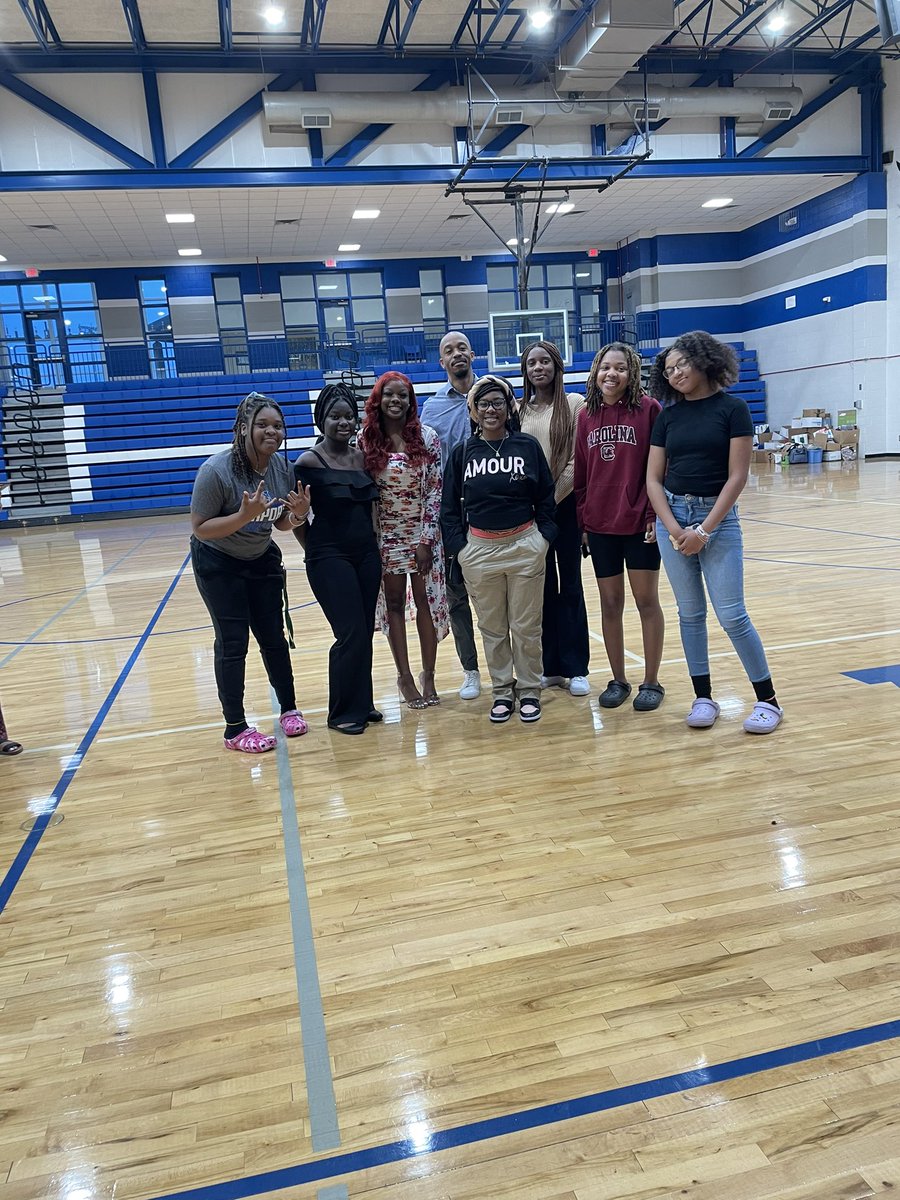 GbballElite's tweet photo. Couldn’t ask for a better team to grow with this year. From the excellent coaching staff to all of my players. First year down and looking forward to getting back at it soon. Thank you for all of the support this year. https://t.co/lBqVvPNCLS