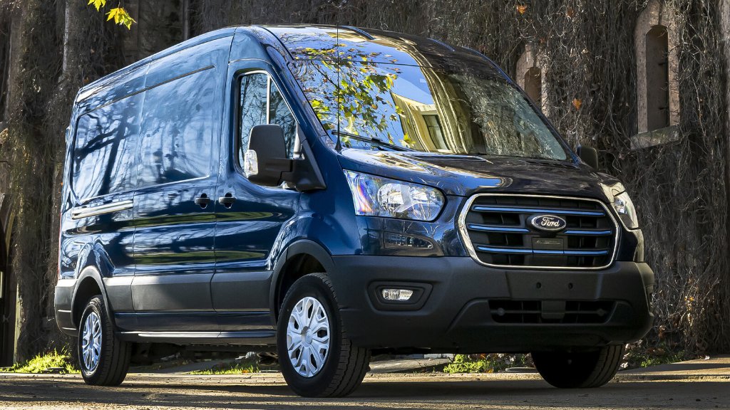 Autocosmos's tweet photo. Te compartimos las características principales del tren motriz de @FordMX 𝗘-𝗧𝗿𝗮𝘀𝗶𝘁 🤩 destaca, su motor eléctrico, batería Ion-Litio de 198 kWh y sus sistemas de asistencias #FordCoPilot360 👏 conoce más 👉 https://t.co/RoBM4YsEvE https://t.co/MWVp2R6YBQ