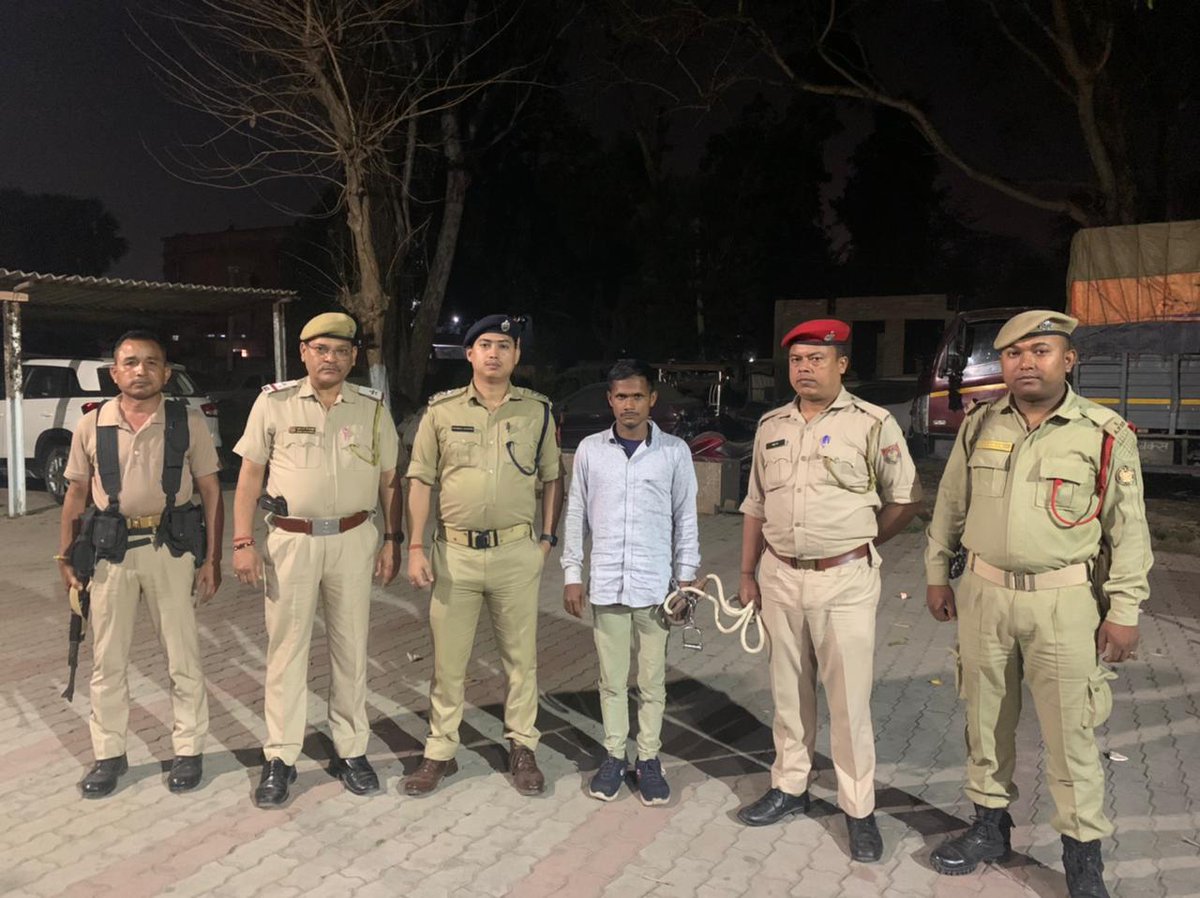 GuwahatiPol's tweet photo. In a major breakthrough, a City Police team led by ACP, Sh P Rajkhowa arrested Pankaj Kumar, a main accused in the murder of business man Awdhesh Kumar Yadav (at Satribari last month), from Barauni in Begusarai district of Bihar. https://t.co/N6oCj1wP69