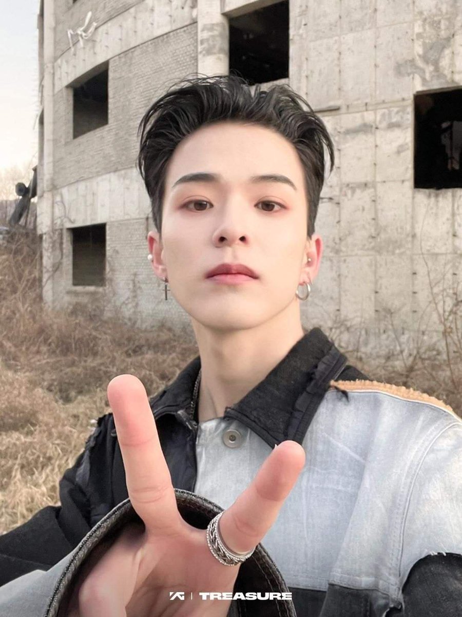 hamadarchive's tweet photo. his favorite pose✌️ https://t.co/TyqS105EWp