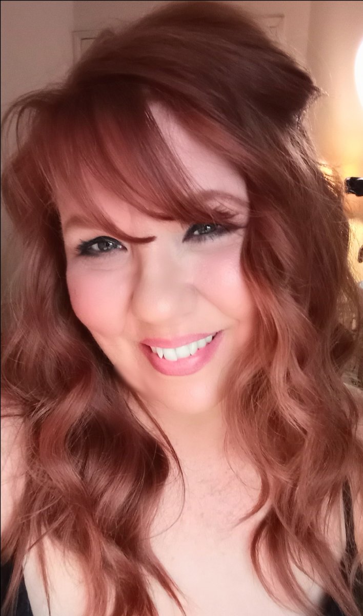 SpirituallySexi's tweet photo. I have been MIA for a couple days. Miss you all. I changed my hair color to red. I am NOT too happy with it. It's not the shade of red I was going for. Now I am missing my blonde hair. I will have to live with this for a bit until I can change it. 
#spirituallysexi #ginger https://t.co/WOEzxcUtco