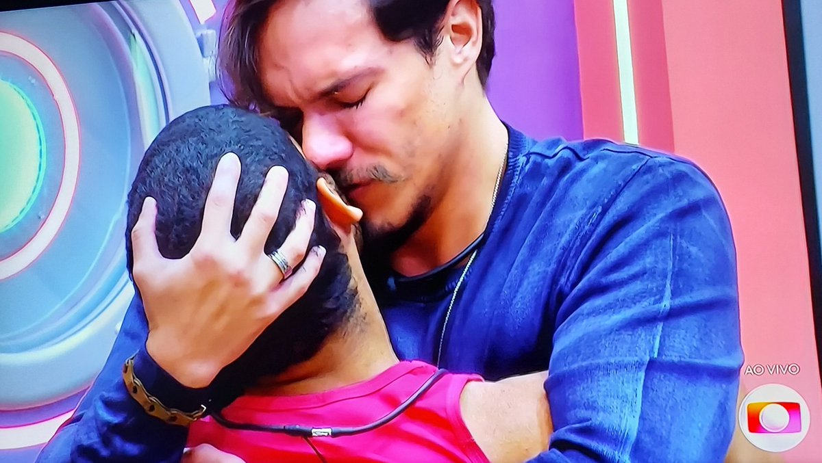niltonleitejr's tweet photo. Eu contei 4 tentativas de beijo.
#bbb22
#ForaViny
#ForaVinny
#ForaVyni https://t.co/G5t2r2R7MW