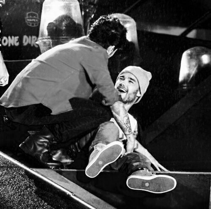 fetusziambot's tweet photo. their love in black n white 🖤🤍 https://t.co/i0KC5af3vW