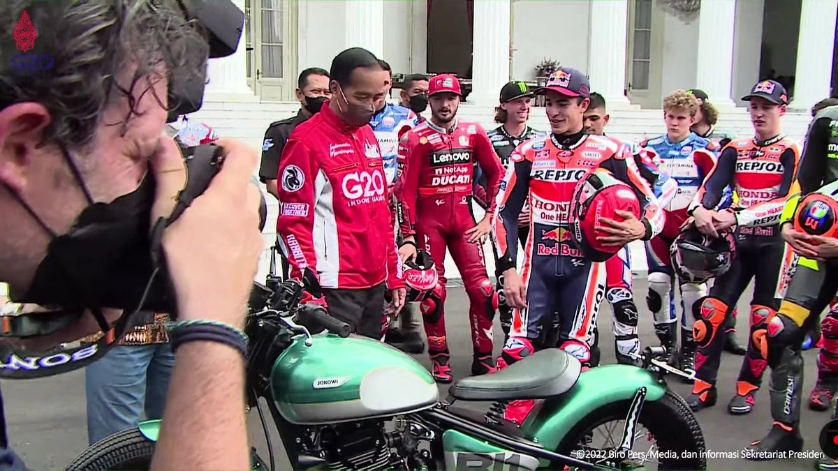Para pembalap sudah berada di Istana menemui Pak Jokowi

#IndonesianGP
