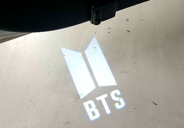 Sevenstar_0613's tweet photo. #방탄도���라이트
#도어라이트

안녕하세요 세븐스타입니다
어제 하루 도어라이트 때문에 
많은 아미님들의 관심을 받아 어쩔줄 
몰라하고있었는데요 
가격이 정해져서 공구를 진행할수있게
되었습니다.
제가했던 가격보다는 조금 올랐지만 ...
시작하게되면 폼작성해서 올리겠습니다
+)타래 https://t.co/iMDXqA8cC4