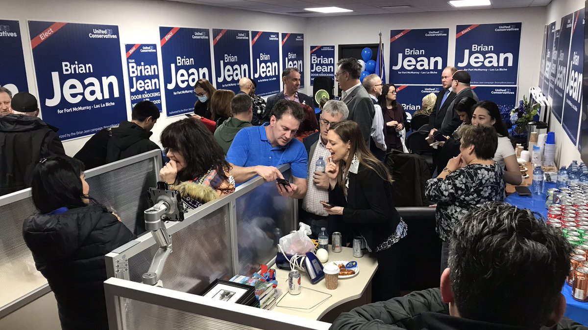 #BREAKING Brian Jean out to a big lead in the byelection. Gonna claim victory in a few minutes. Happiness here in his campaign office in downtown. #ymm #yeg #ableg edmonton.ctvnews.ca/alberta-byelec…