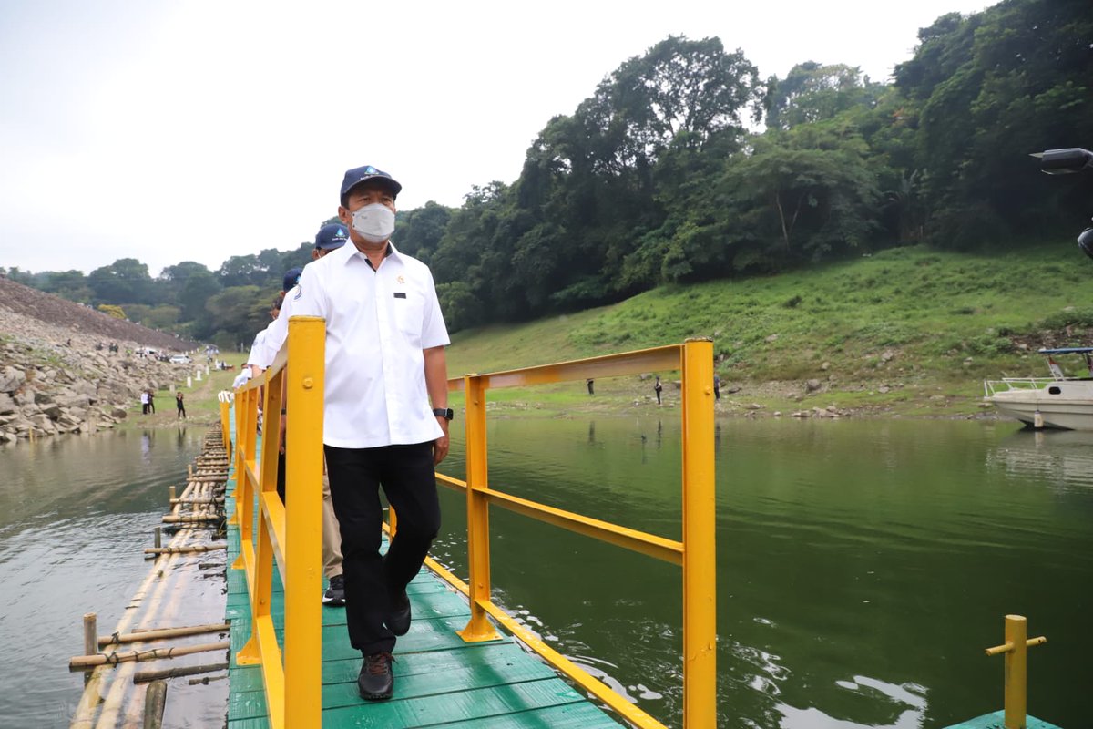 #SahabatBahari Menteri Kelautan dan Perikanan, Sakti Wahyu Trenggono memberikan tiga solusi alternatif mengatasi pencemaran enceng gondok yang terjadi di Waduk Jatiluhur, Cirata, dan Saguling.
