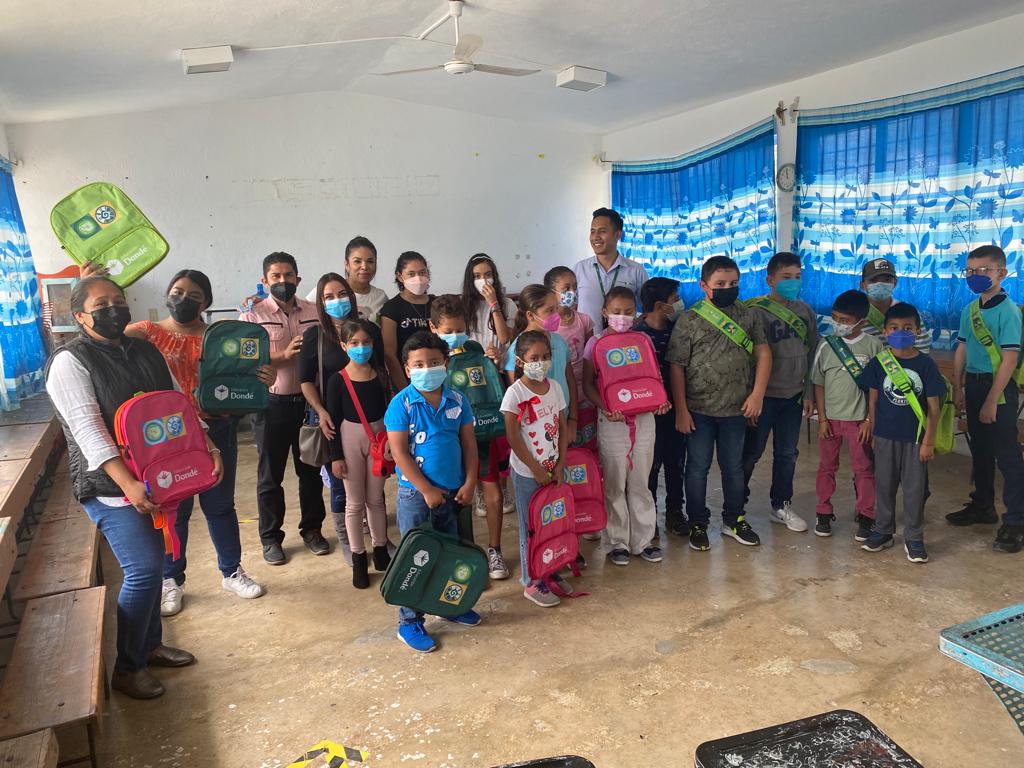 <a href="/MMACivil/">Mano a Mano</a> El día de hoy entregamos mochilas en la escuela primaria de la comunidad de San Marcos gracias por el apoyo <a href="/FundacionDonde1/">Fundación Dondé</a> el ver sonrisas en los niños es lo más gratificante.
