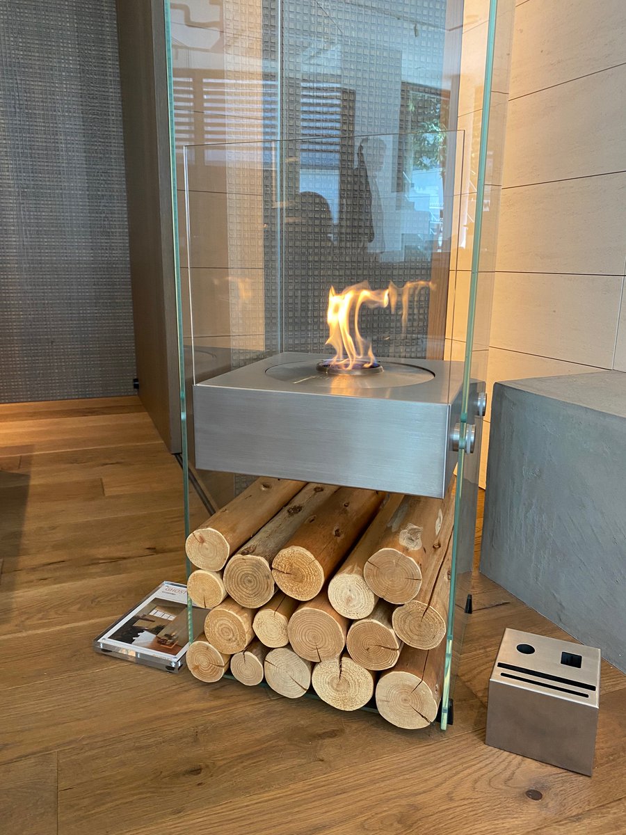 今進行中の案件で暖炉を取り入れる予定なので、エコスマートファイヤーのショールームに行ってきた🔥
かっこよかったー。普通に自分が欲しい。🥺

<a href="/tamtam75454766/">しけたむ@インテリア&アート</a> さん、ご案内ありがとうございました🙏✨