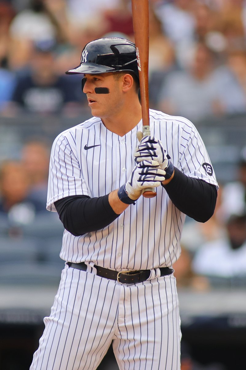 BRWalkoff's tweet photo. Anthony Rizzo is re-signing with the Yankees, per @JesseRogersESPN https://t.co/OcqAIi9nTg