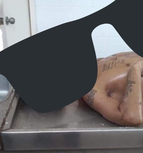 Esta madrugada colgado en puente peatonal. 
Hombre Decapitado en La Troncal. 
Reporte: bit.ly/3CJAd7n