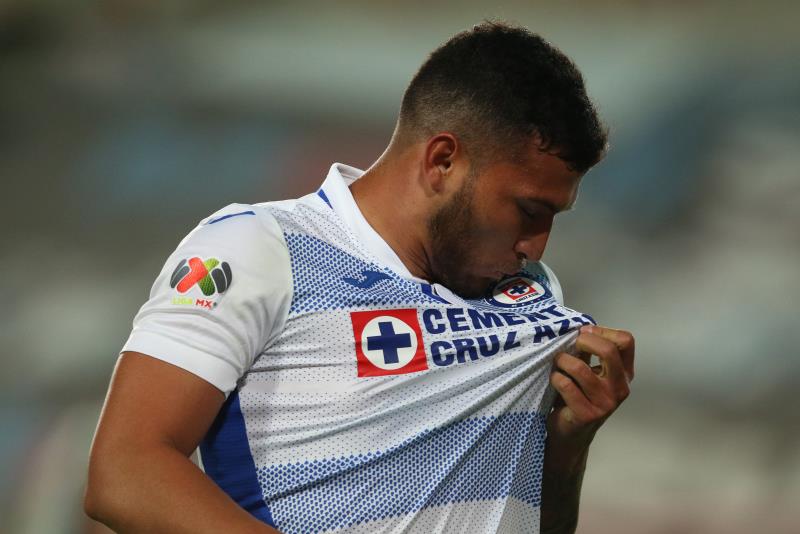 Con su golazo de tijera, 🇵🇾 Juan Escobar llegó a los 13 goles con la playera de Cruz Azul, así que armaremos 🧵un hilo con todos sus goles .

Se agradece Like y RT