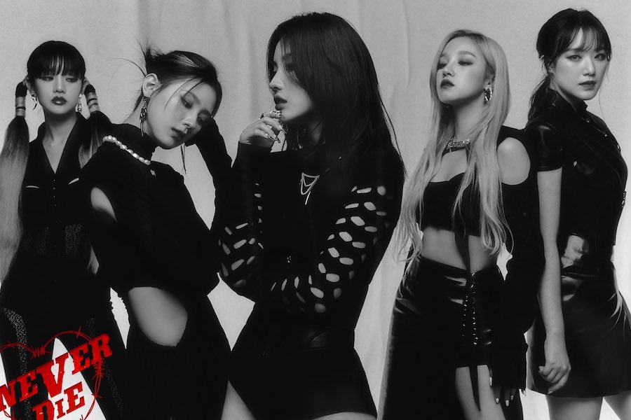 soompi's tweet photo. #GIDLE Tops iTunes Charts Around The World With "I NEVER DIE" 
https://t.co/uWqALvFnTq https://t.co/pHM9fn9MrI