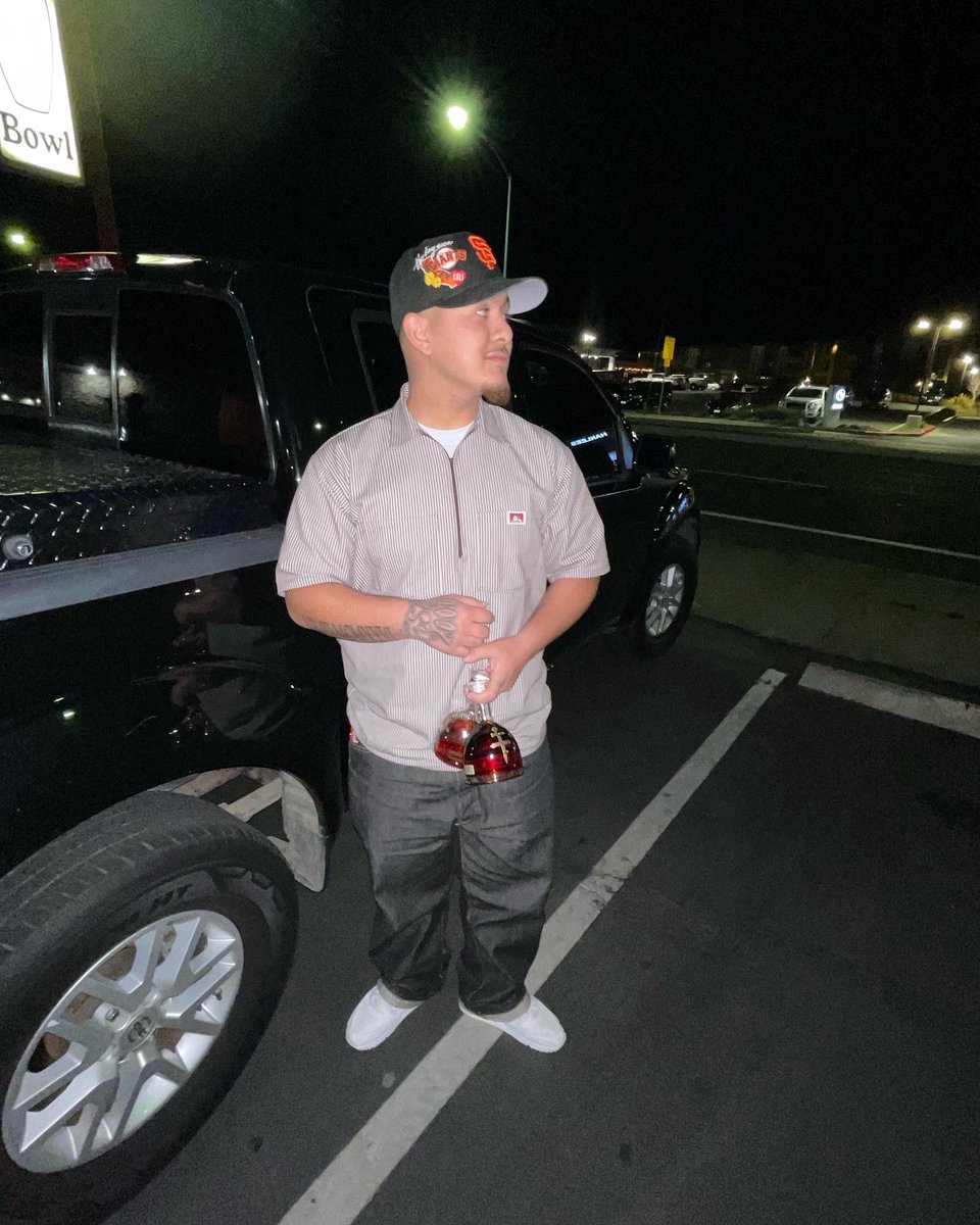 BHRISBRUZ's tweet photo. We stood tall in baggy pants , wasn’t takin no shorts https://t.co/9drlVdkc5b