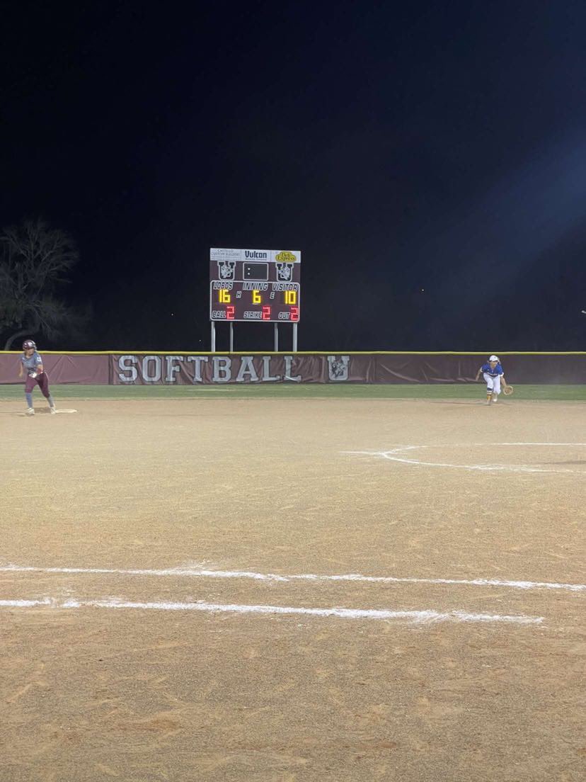 LoboUvalde's tweet photo. Lobos won against Alamo Heights 16-10! @Bethany_marie04 hit a homerun over the SCOREBOARD🥶 We also got a new manager! Introducing Frank Salazar @tanksalazar04 🕺🏻🕺🏻🕺🏻 https://t.co/yyt1ZidZRf