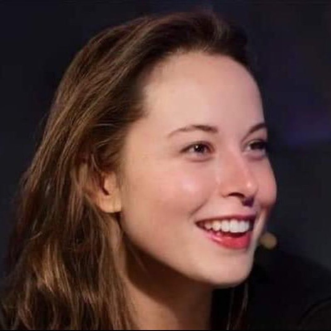 teslaownersSV's tweet photo. Meet Elona https://t.co/UIPNkkBSKw