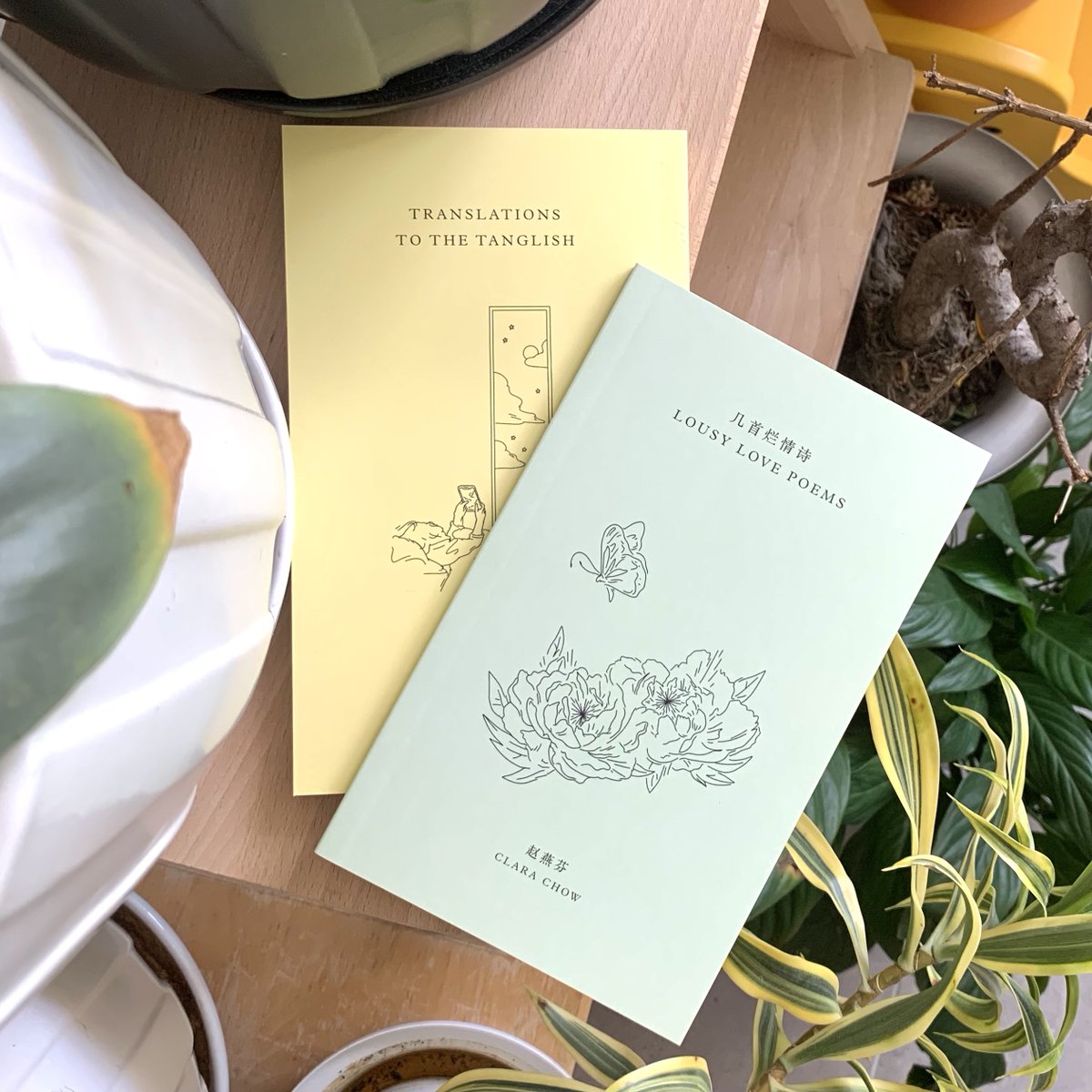BooksActually's tweet photo. #sglitftw 
@joshuaipman 🌜🛏📱 https://t.co/wuwBQ72NRS