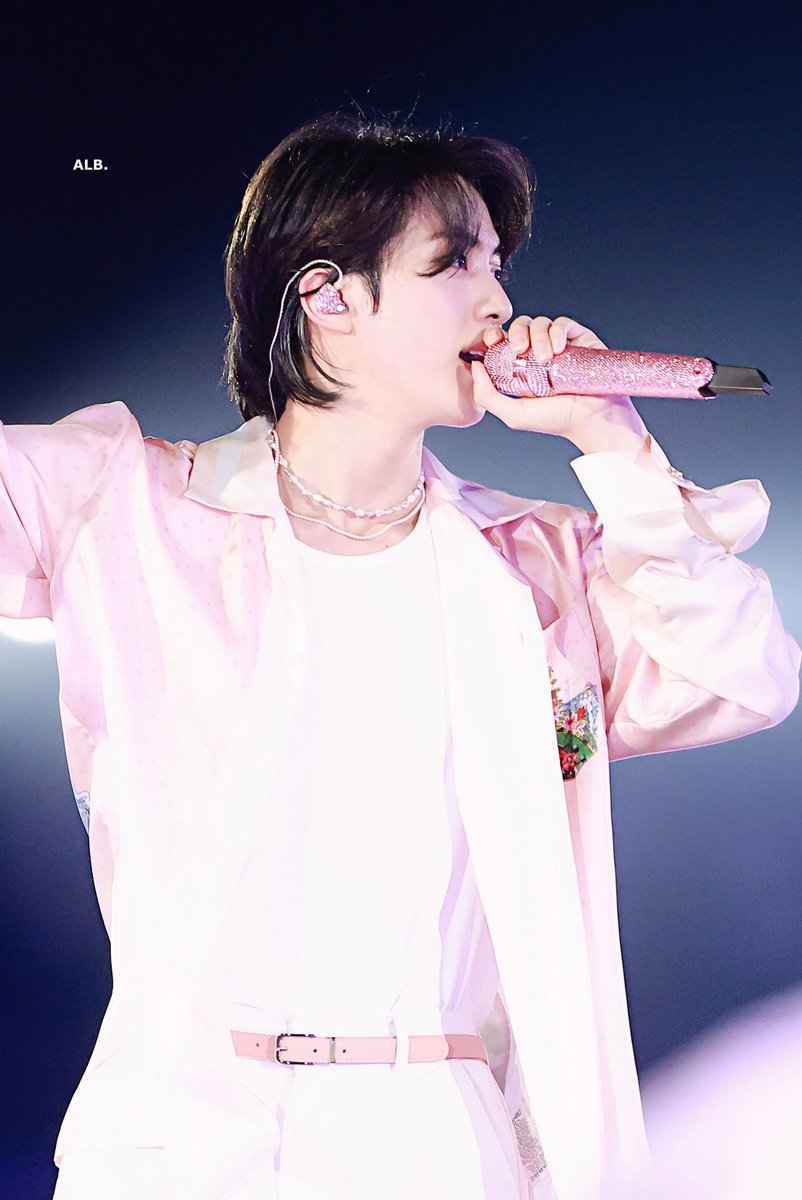 Jinjinodeng's tweet photo. Charming https://t.co/7dcavezelf