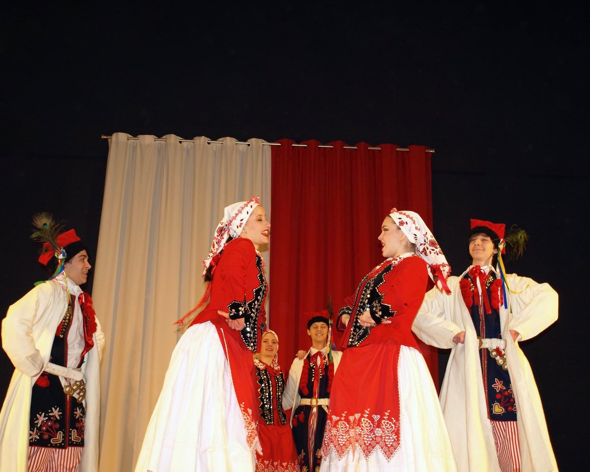 PolanieCanada's tweet photo. We are so honoured to have been part of the Charity Dinner in Support of Ukraine at the Polish Canadian Cultural Centre! Such an amazing cause, especially for it being our first performance in 2 years! Here are some photos from our performance there💛💙 https://t.co/O1FooASTJ1